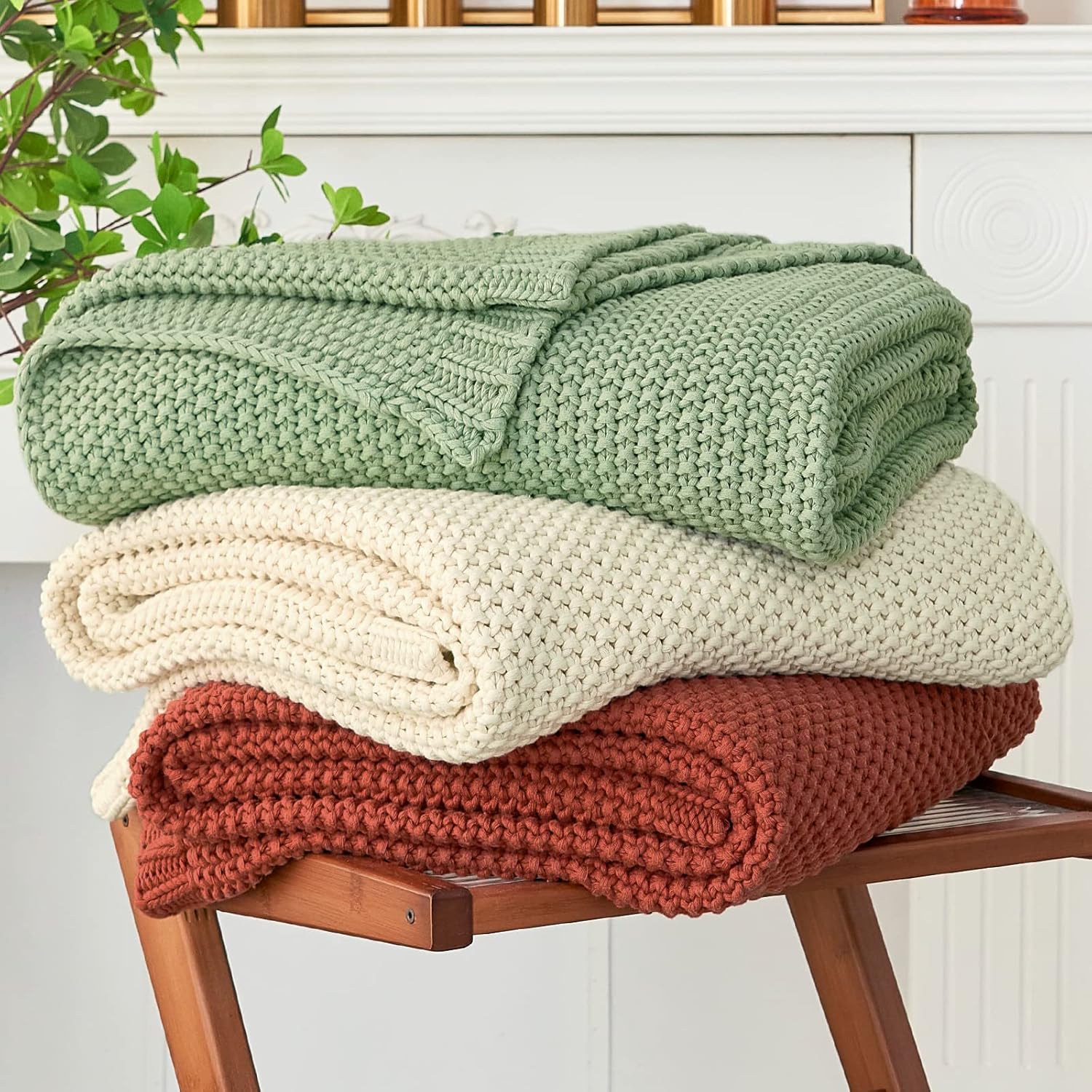 The Amazon Chunky Knit Throw Blanket That Makes Any Room Look Cozier throwblanketfeatured